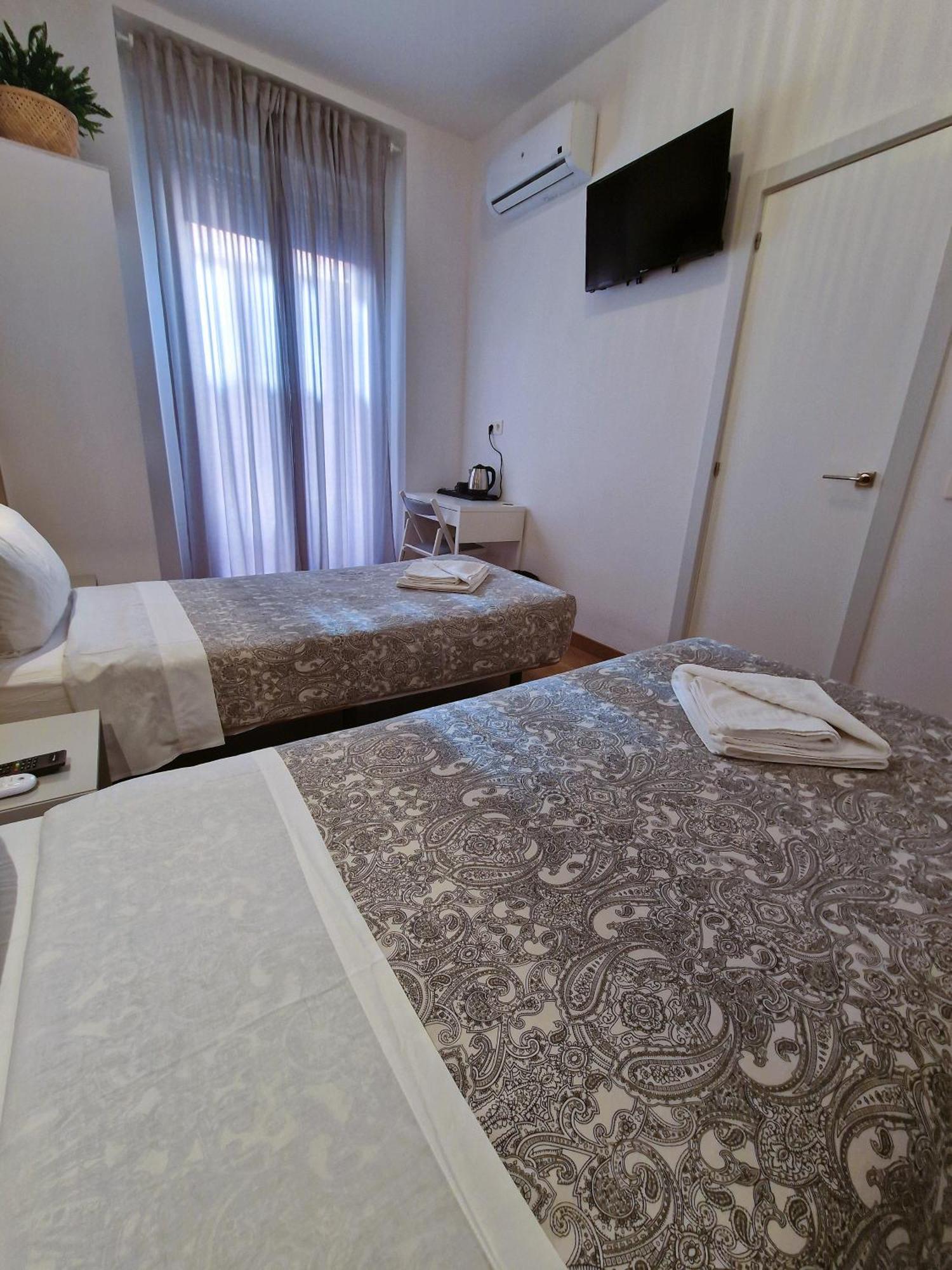 Hostal A Nuestra Senora De La Paloma Madrid Extérieur photo