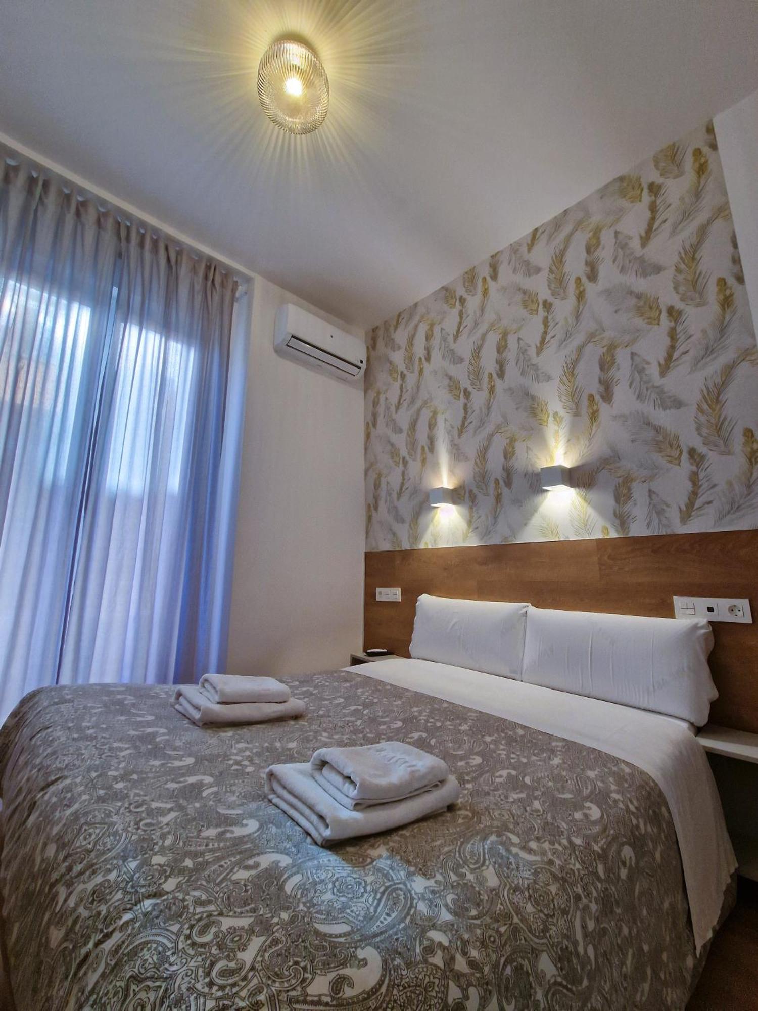 Hostal A Nuestra Senora De La Paloma Madrid Extérieur photo